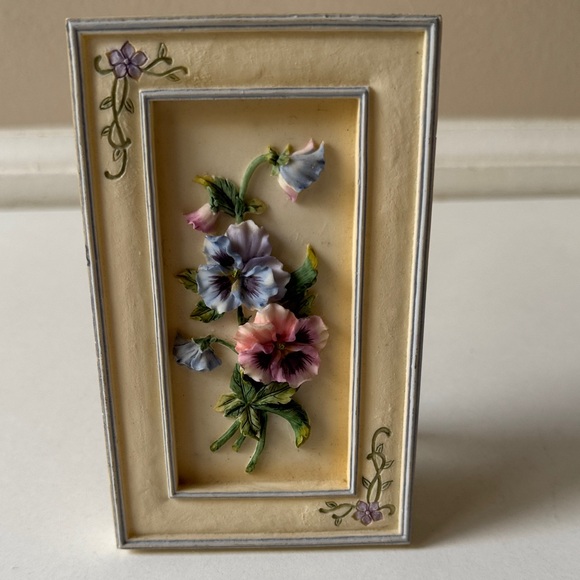 Vintage bundle of Elegant Floral Ceramic Tray, dishes, vintage pictures - Picture 14 of 14